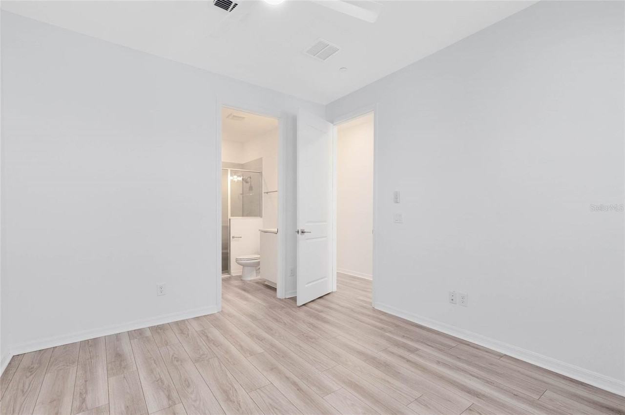 8472 Sperry St - Photo 4 of 39