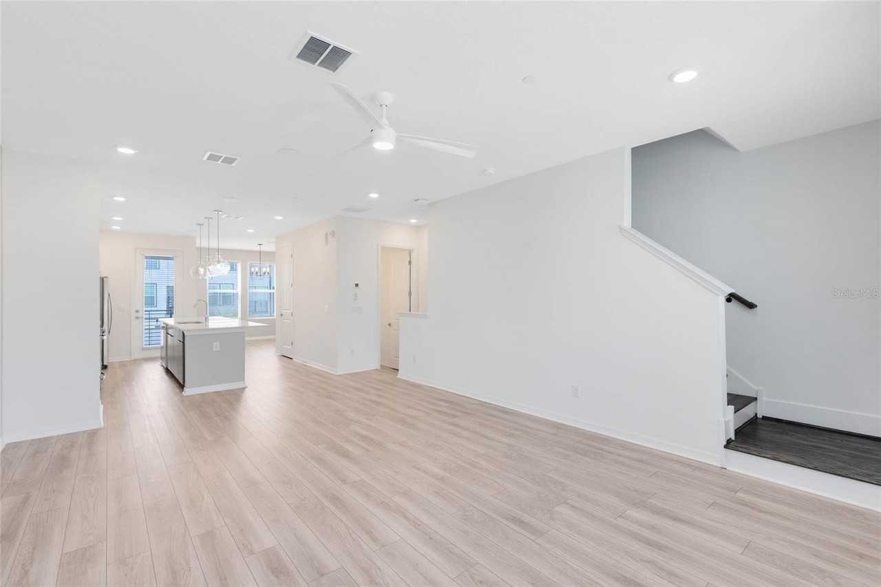 8472 Sperry St - Photo 6 of 39