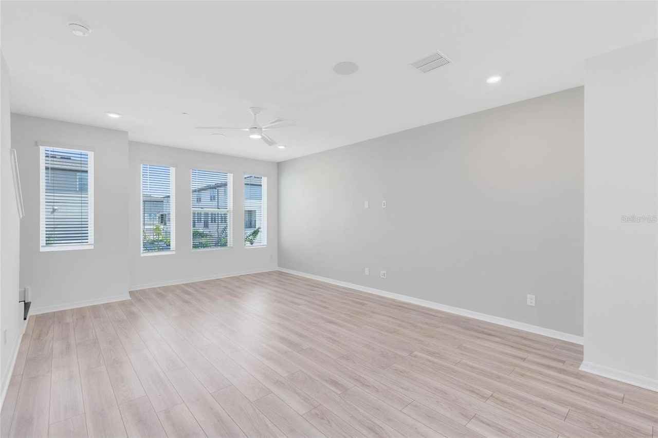 8472 Sperry St - Photo 7 of 39