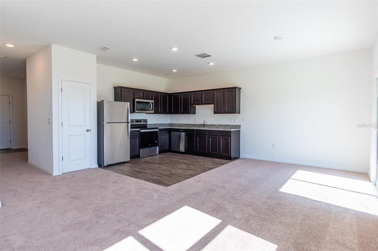 394 Madison Dr - Photo 4 of 29