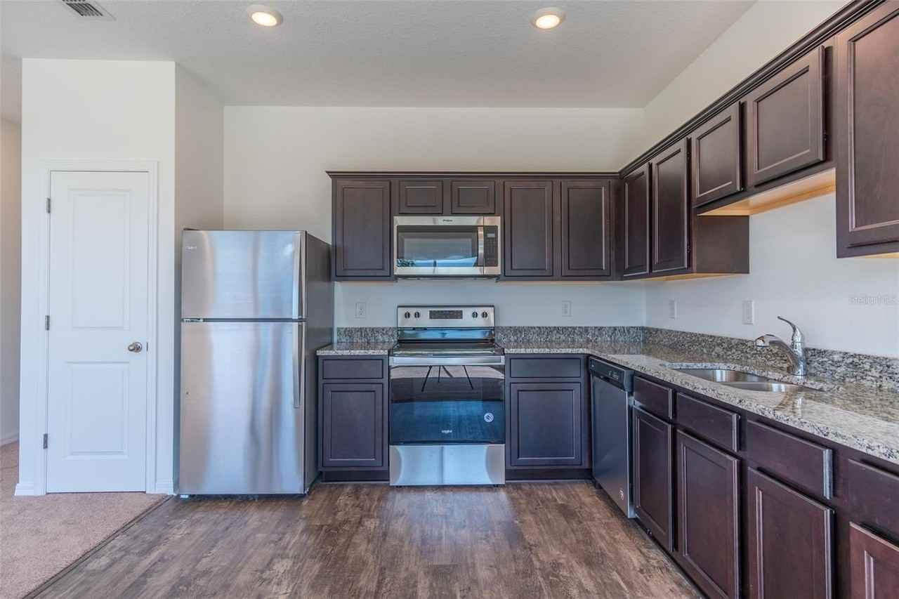 394 Madison Dr - Photo 6 of 29