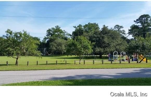 908 Se 23rd St - Photo 5 of 13