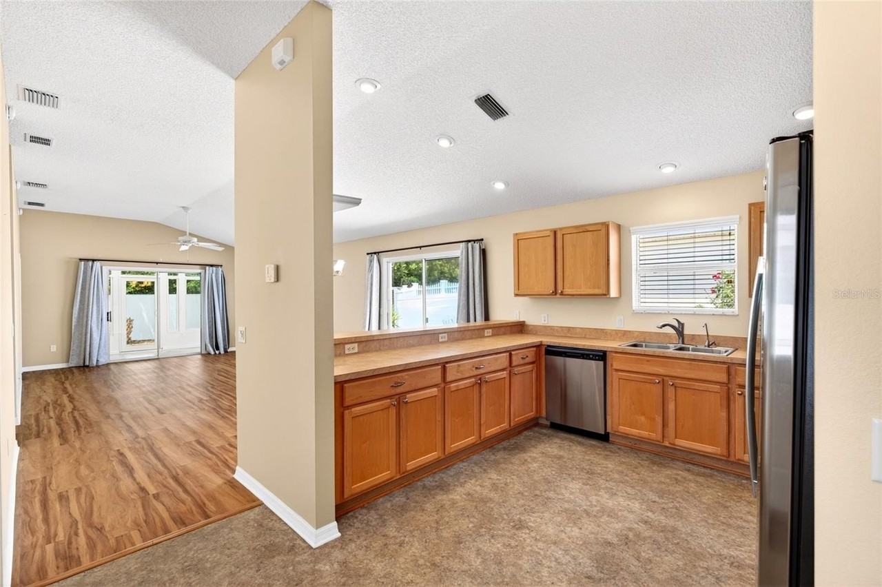 430 Calvert Ter - Photo 2 of 12