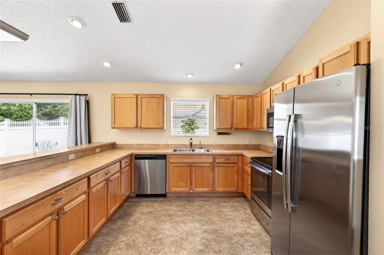 430 Calvert Ter - Photo 3 of 12