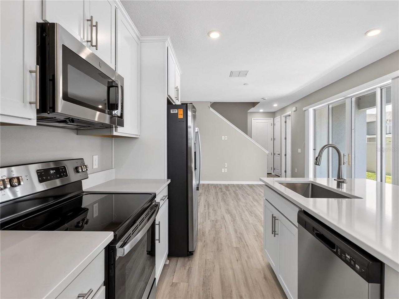 1465 Axel Graeson Ave - Photo 2 of 46