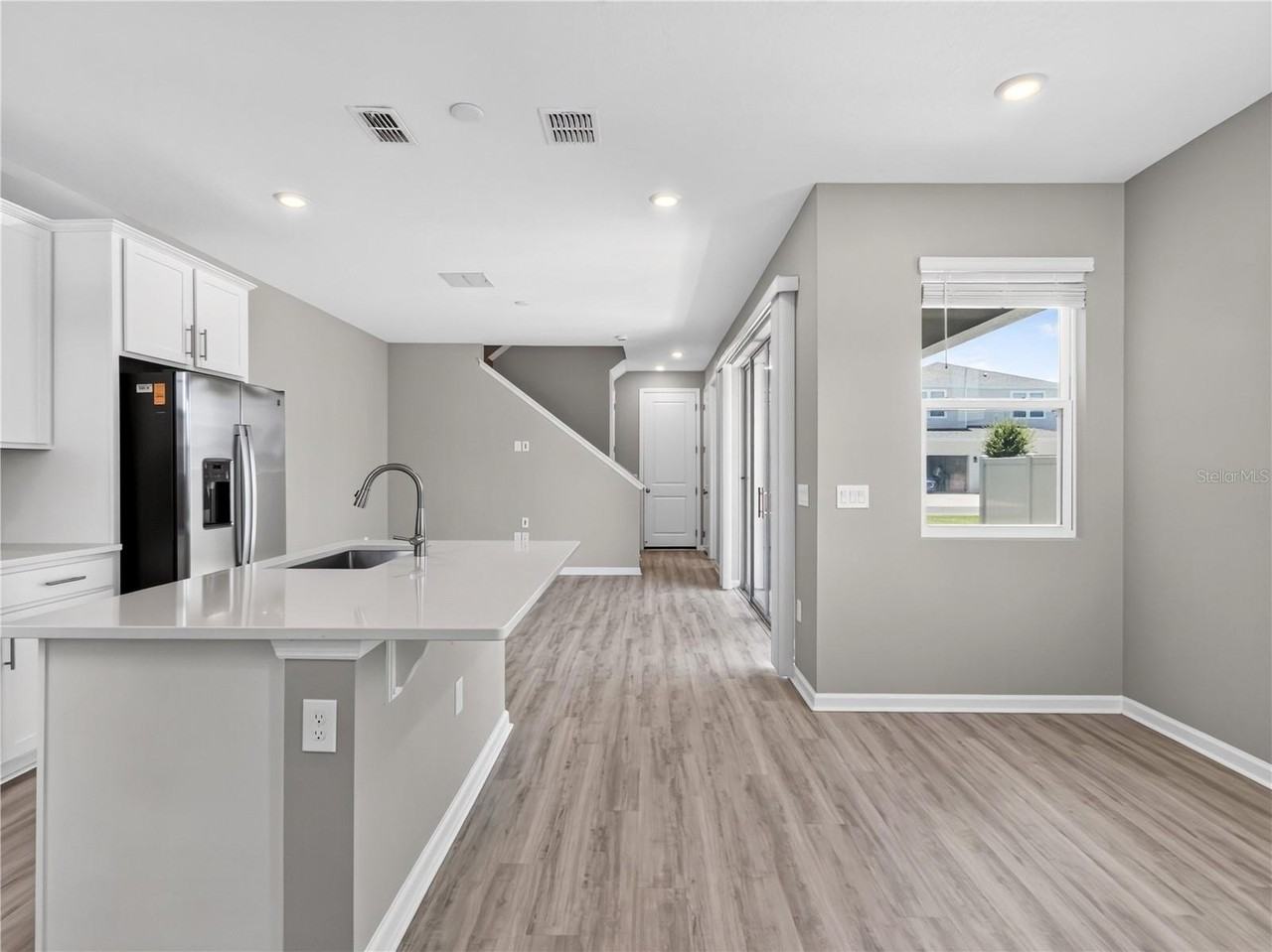 1465 Axel Graeson Ave - Photo 5 of 46