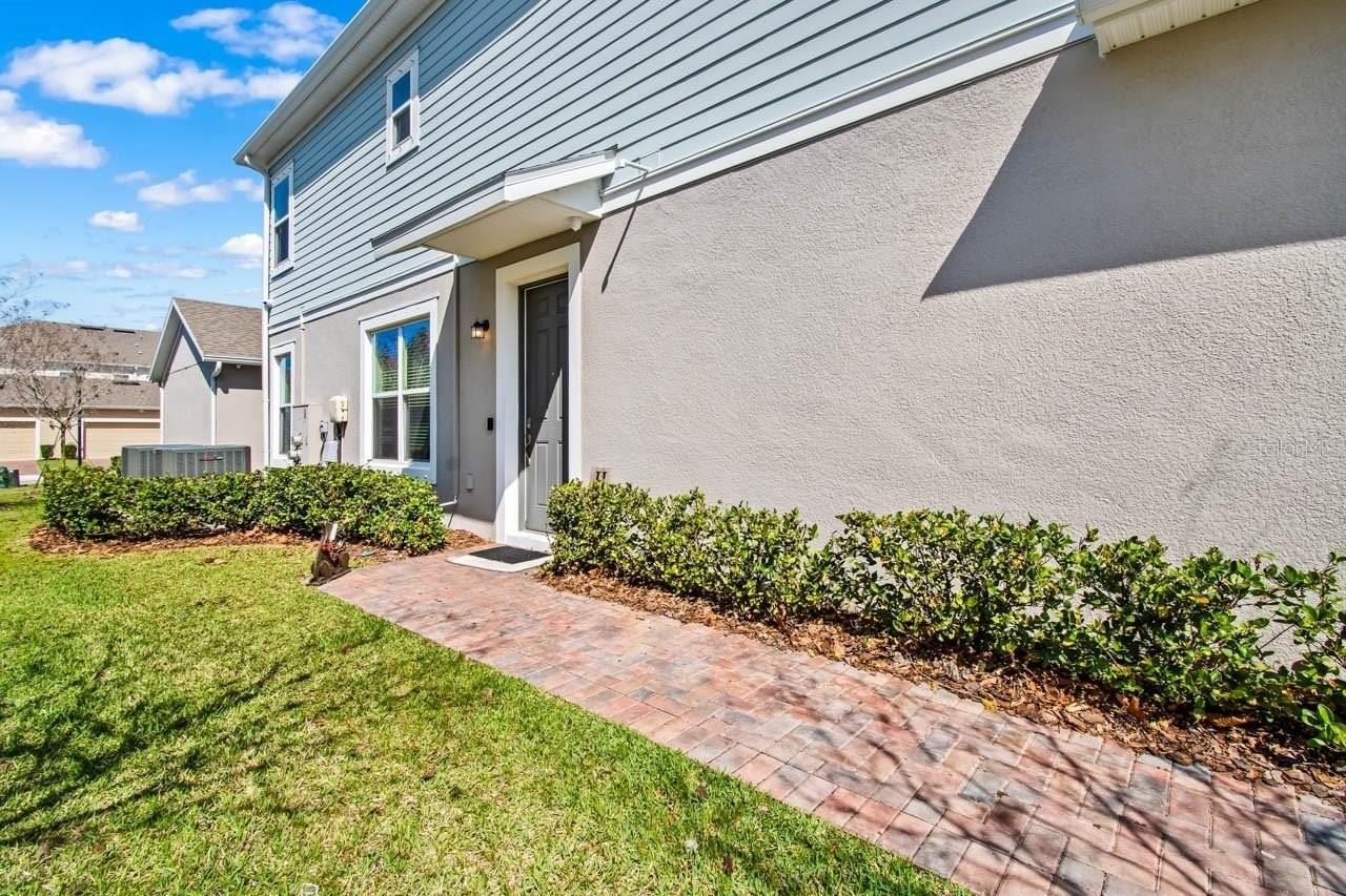 6262 Goldcoast Ave - Photo 3 of 50