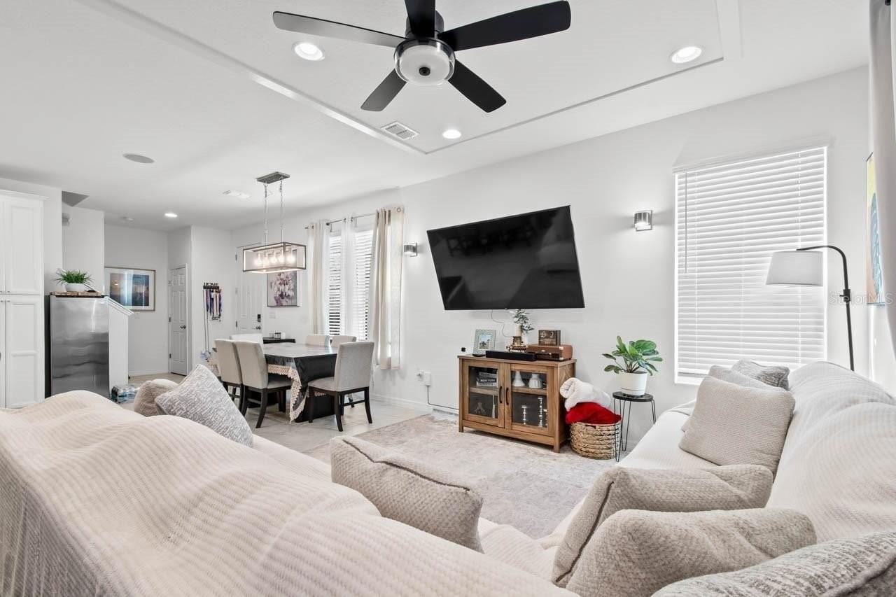 6262 Goldcoast Ave - Photo 4 of 50