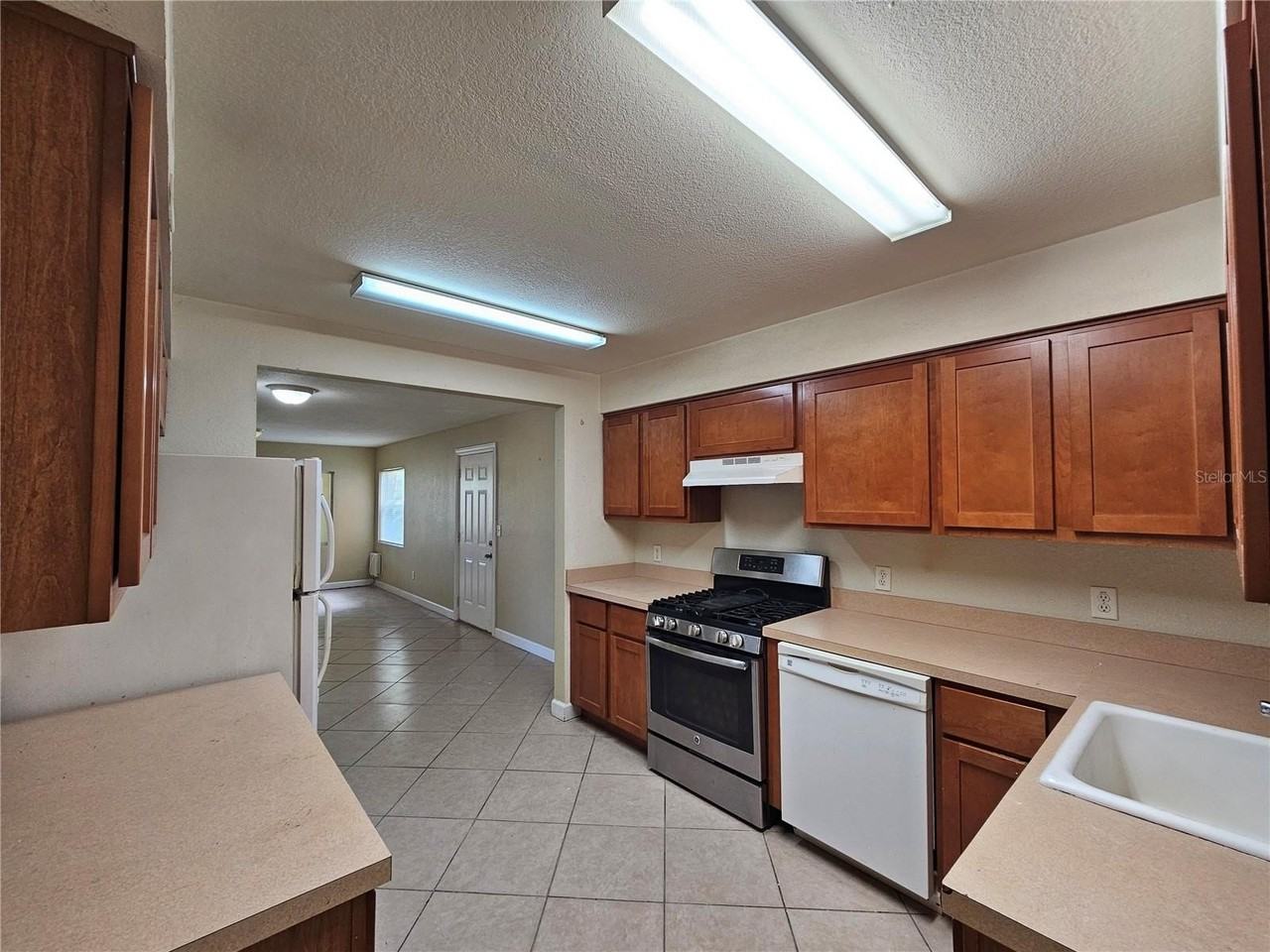 1365 Drew St #102 - Photo 6 of 17