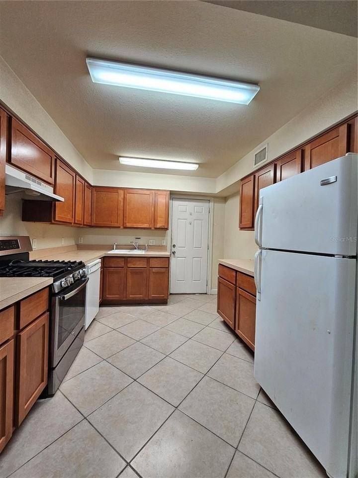 1365 Drew St #102 - Photo 7 of 17
