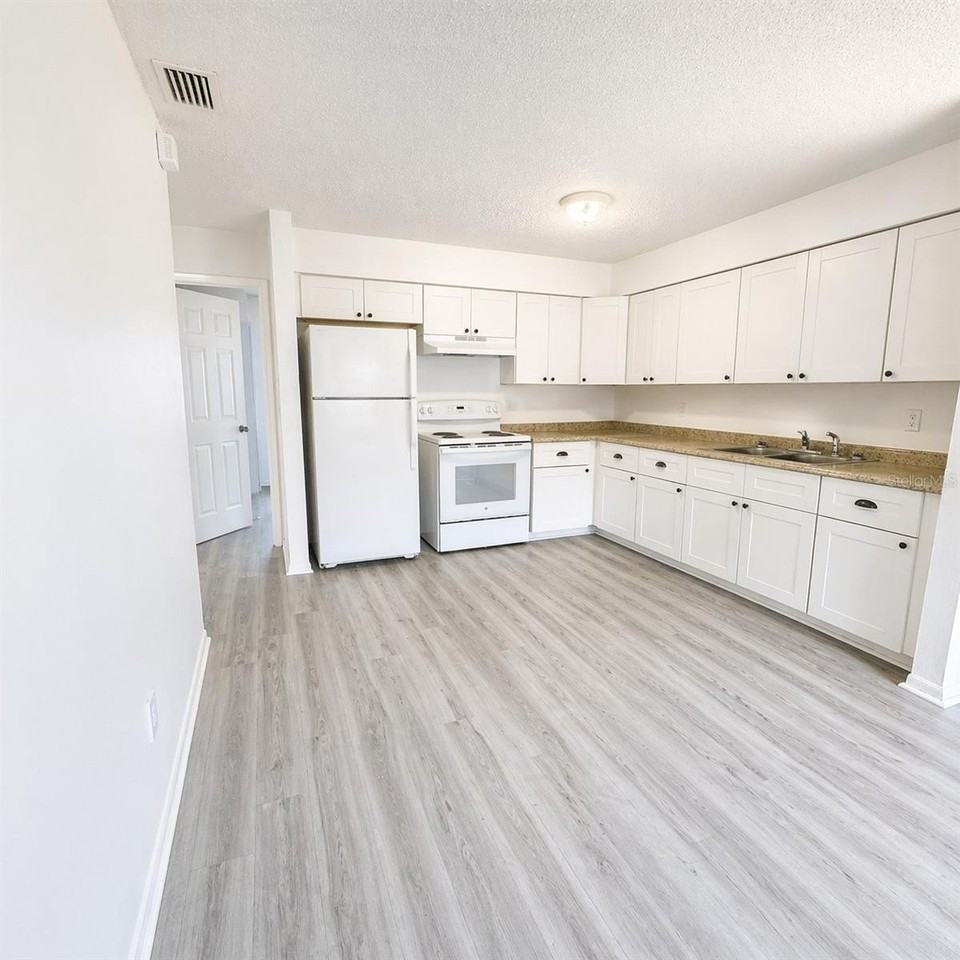 8305 N Marks St #A - Photo 4 of 14