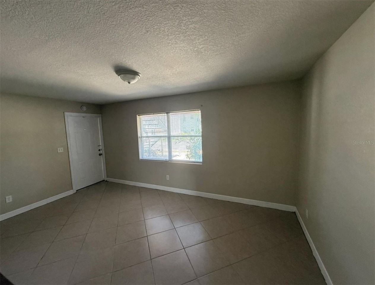 117 N Evergreen Ave #102 - Photo 2 of 7