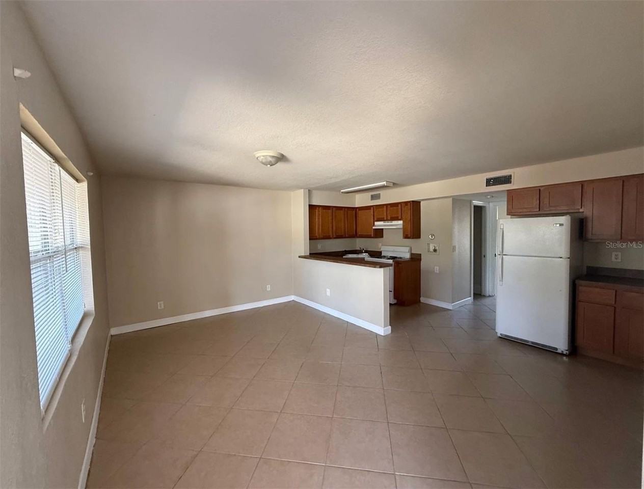 117 N Evergreen Ave #102 - Photo 3 of 7