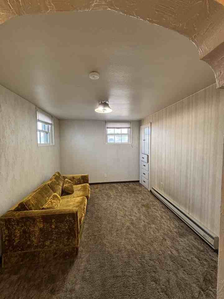 1278 Mound Ave - Photo 6 of 10