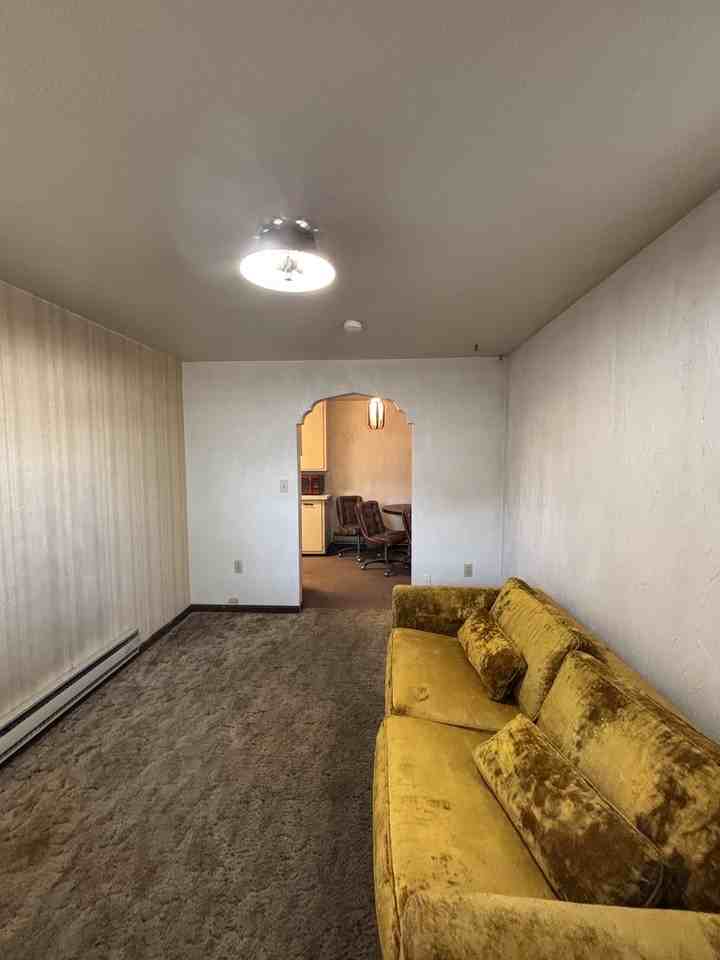 1278 Mound Ave - Photo 7 of 10