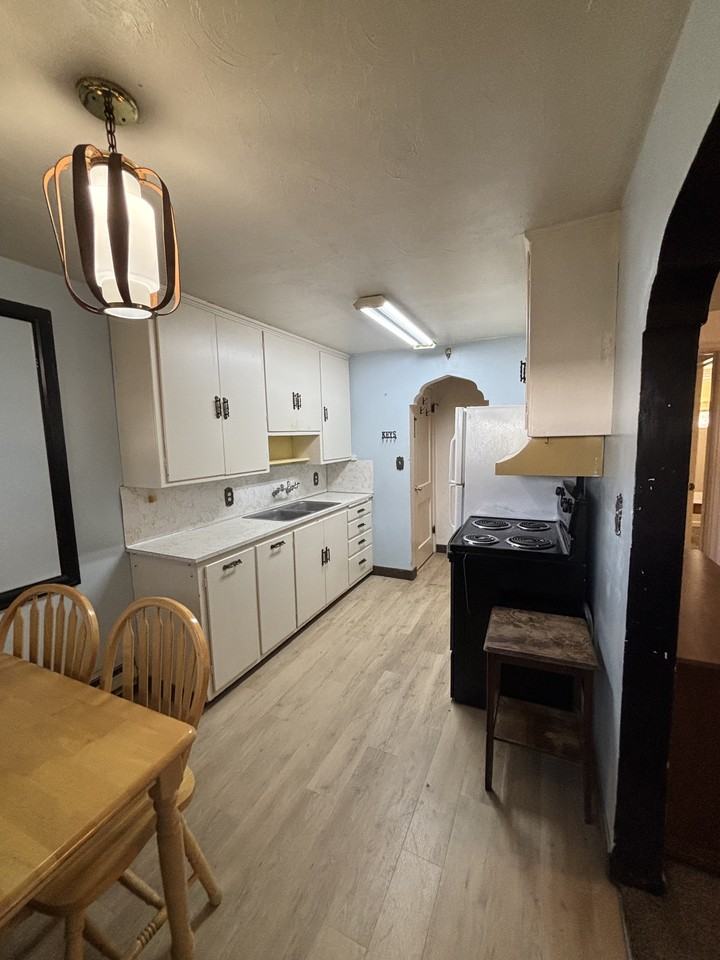 1268 Mound Ave - Photo 4 of 5