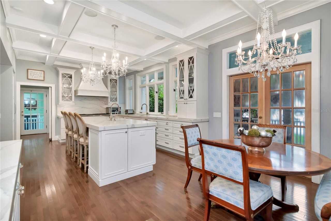 6220 Bayshore Blvd - Photo 2 of 50