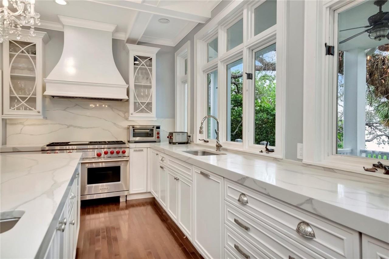 6220 Bayshore Blvd - Photo 3 of 50
