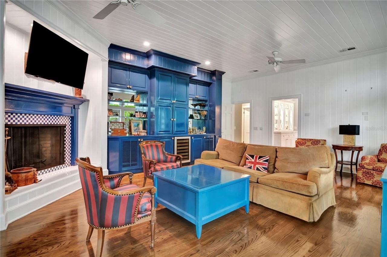 6220 Bayshore Blvd - Photo 6 of 50
