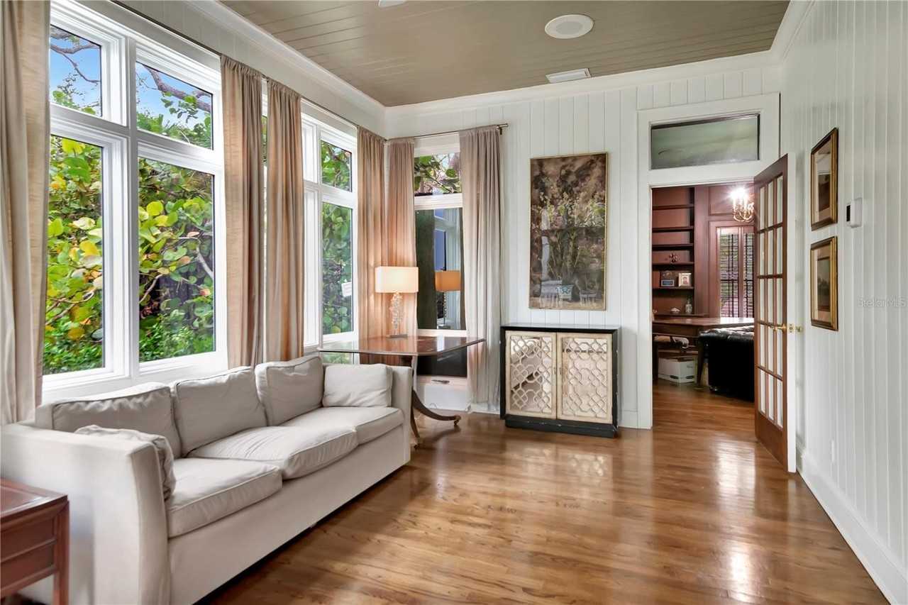6220 Bayshore Blvd - Photo 7 of 50