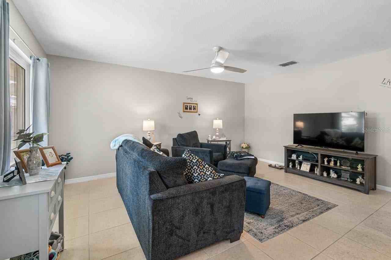 1906 Canterbury Ln #26 - Photo 3 of 50