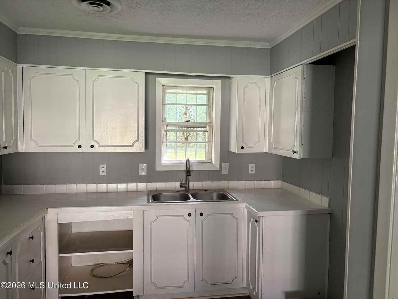 1241 Wooddell Dr - Photo 4 of 11