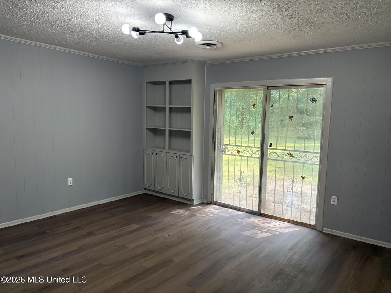 1241 Wooddell Dr - Photo 5 of 11