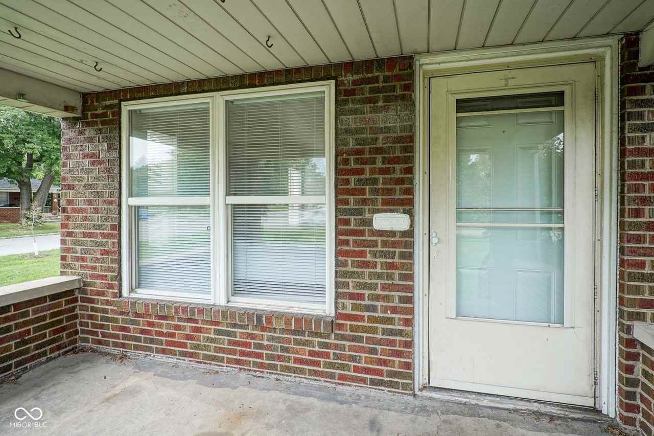 5159 E 16th St - Photo 4 of 32