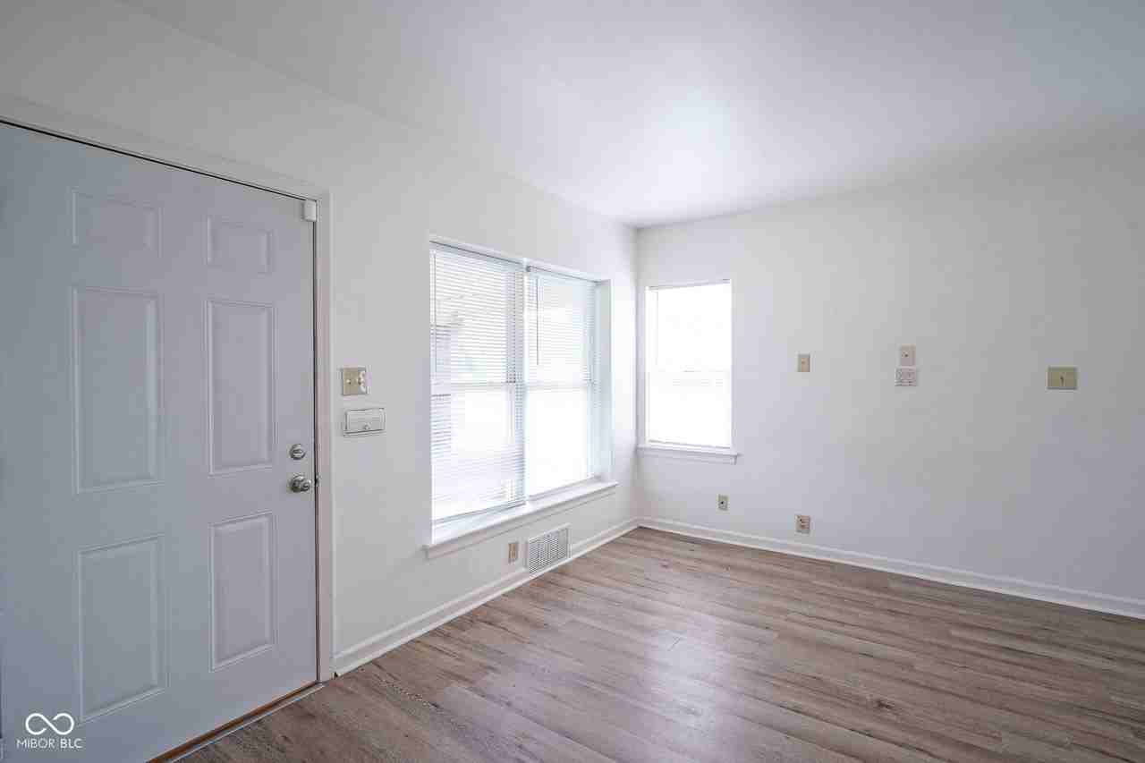 5159 E 16th St - Photo 5 of 32