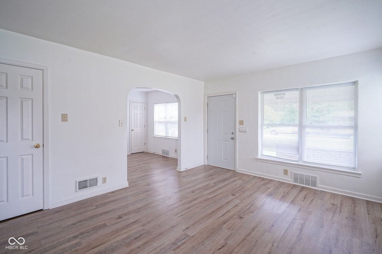 5159 E 16th St - Photo 6 of 32