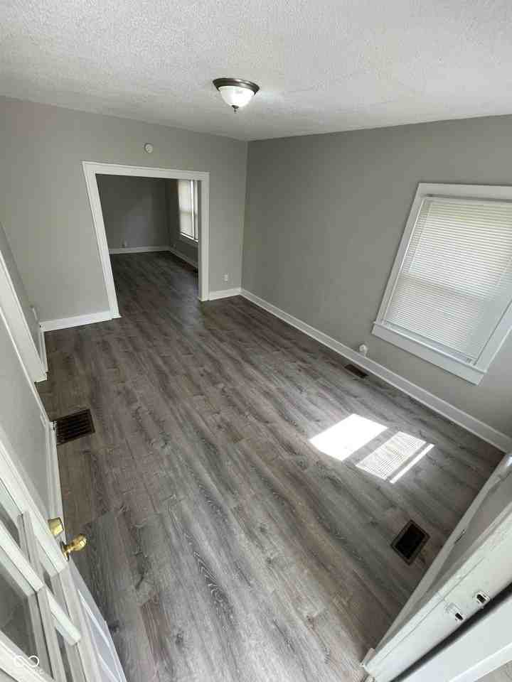 2733 N Lasalle St - Photo 2 of 17
