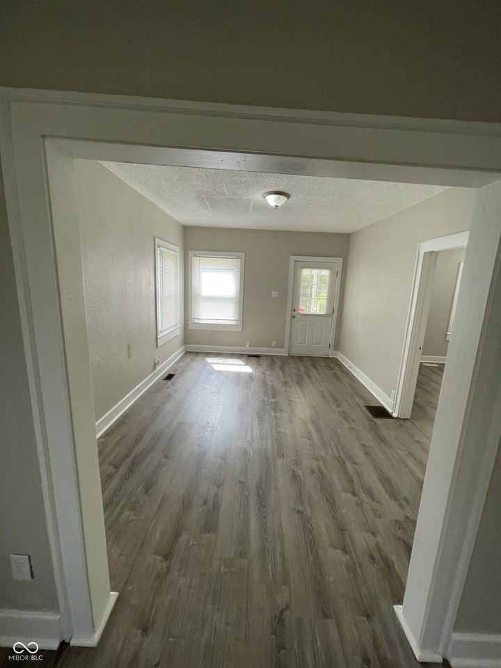 2733 N Lasalle St - Photo 3 of 17