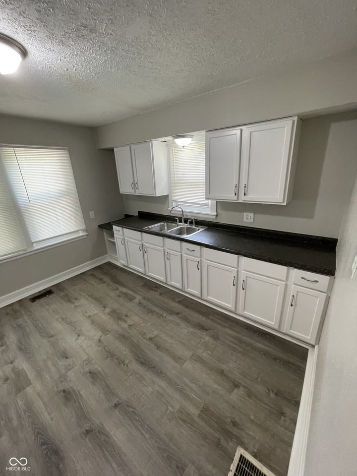 2733 N Lasalle St - Photo 7 of 17
