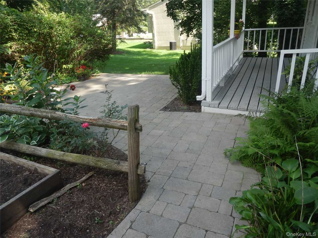 28 Strawtown Rd - Photo 2 of 19