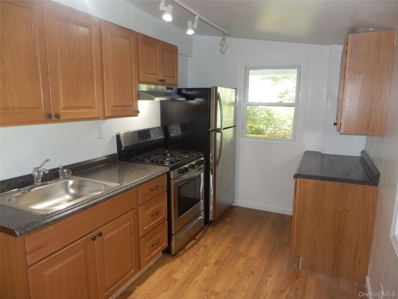 28 Strawtown Rd - Photo 5 of 19