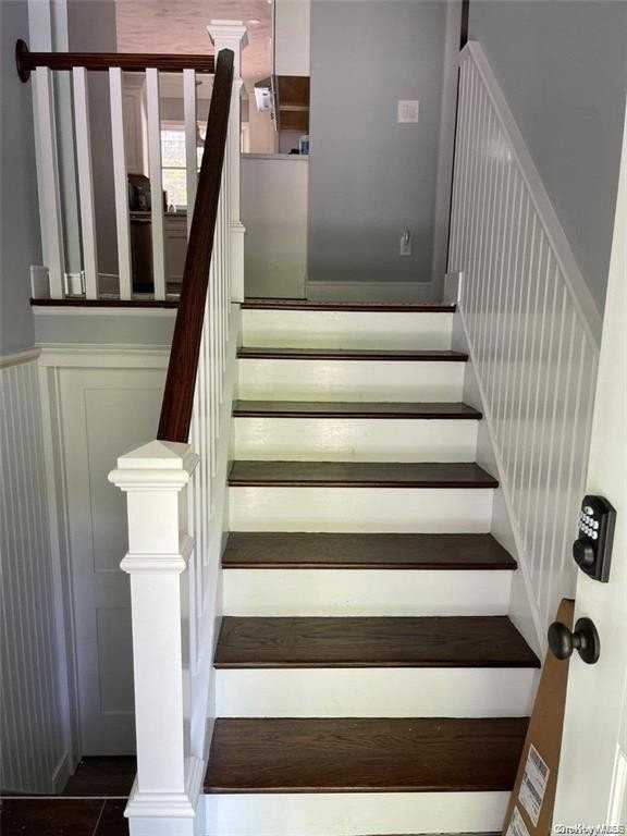 84 Ocean Ave - Photo 3 of 29