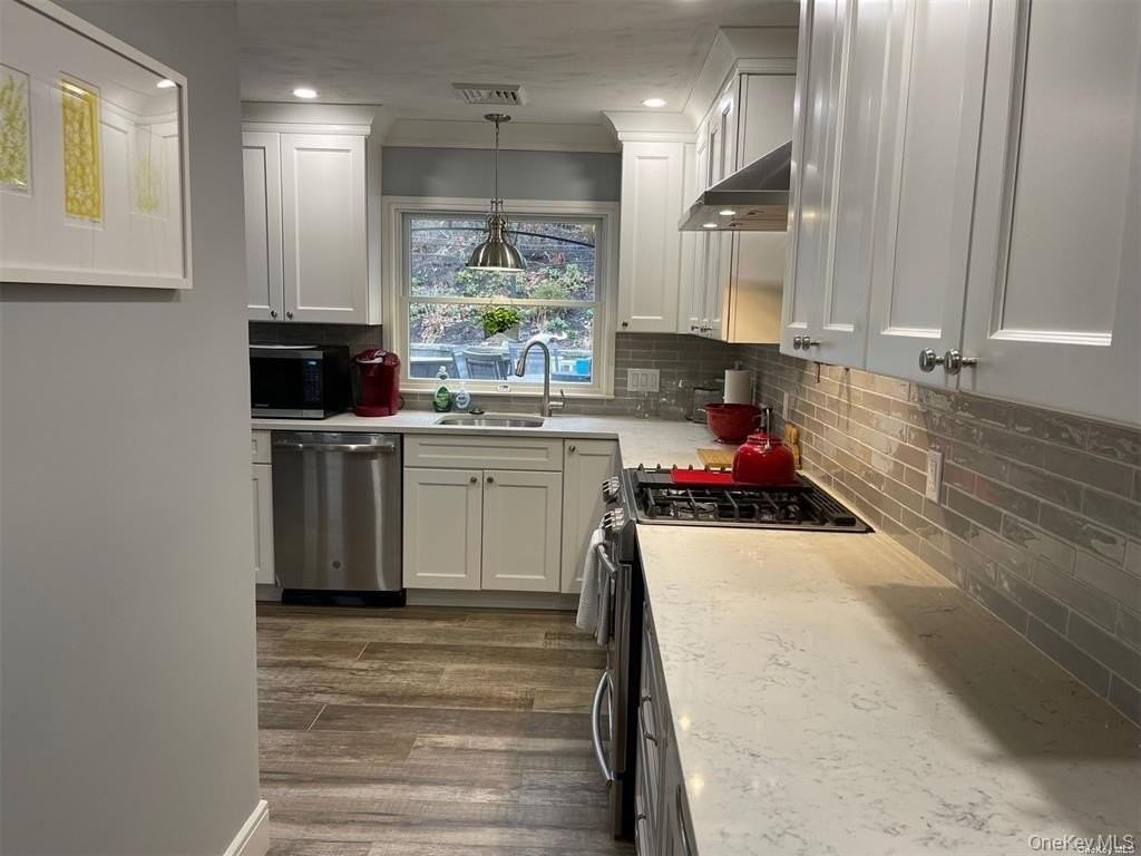 84 Ocean Ave - Photo 4 of 29