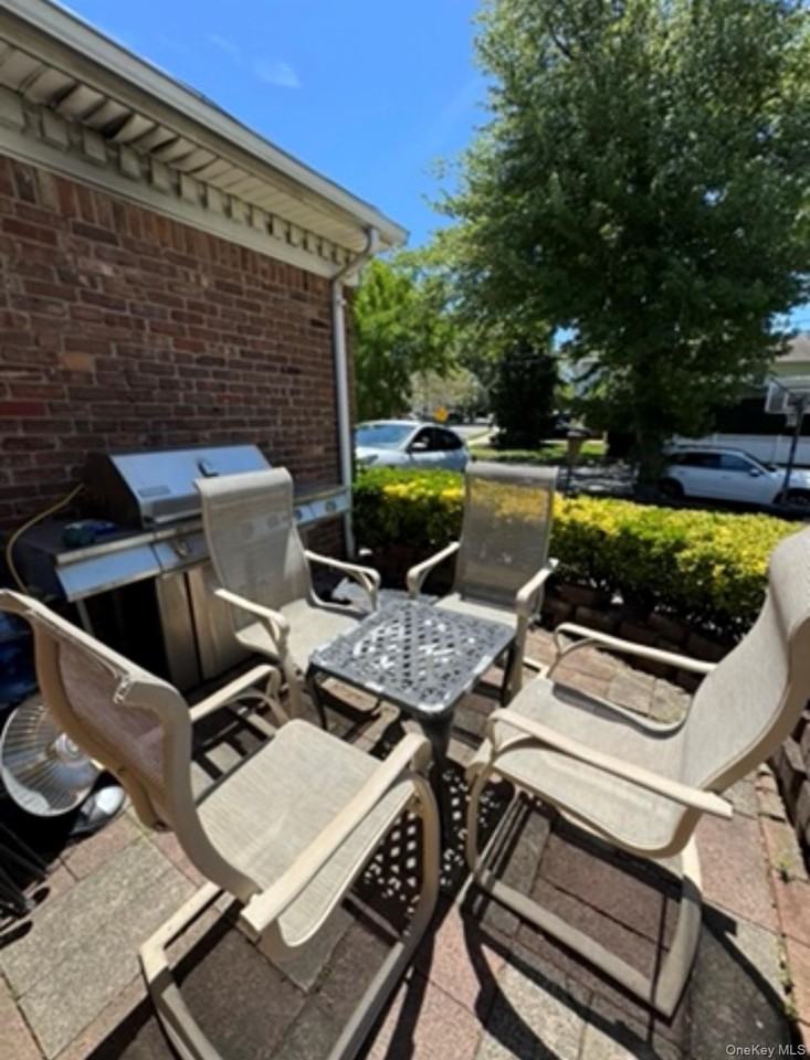 1498 Kew Ave - Photo 2 of 5