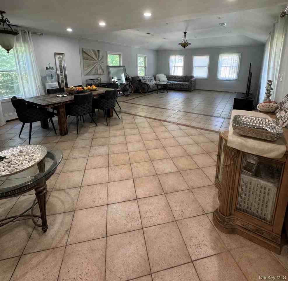 1498 Kew Ave - Photo 5 of 5