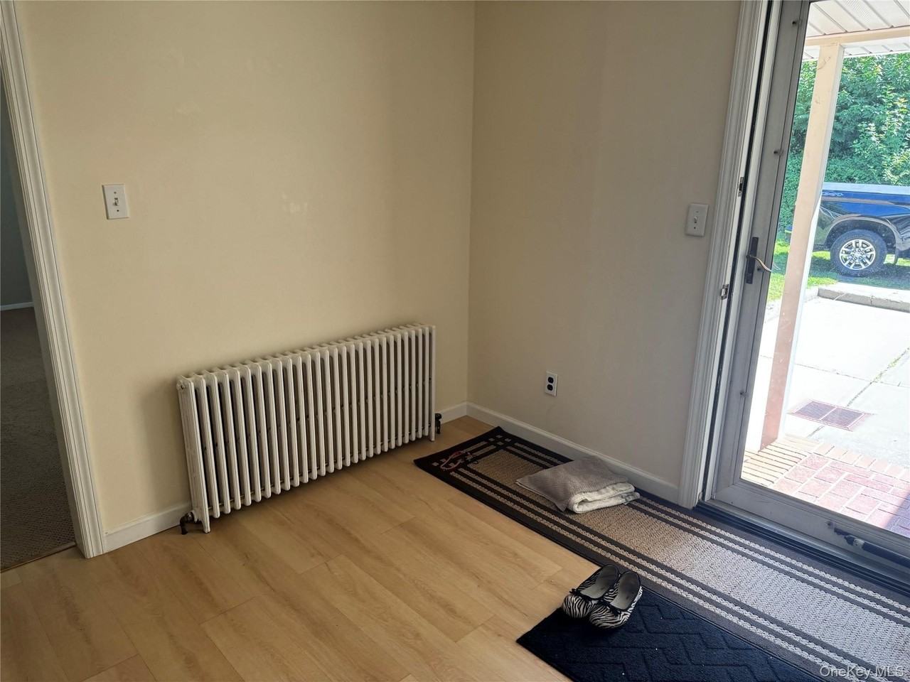 25 Robinson Ave - Photo 2 of 13