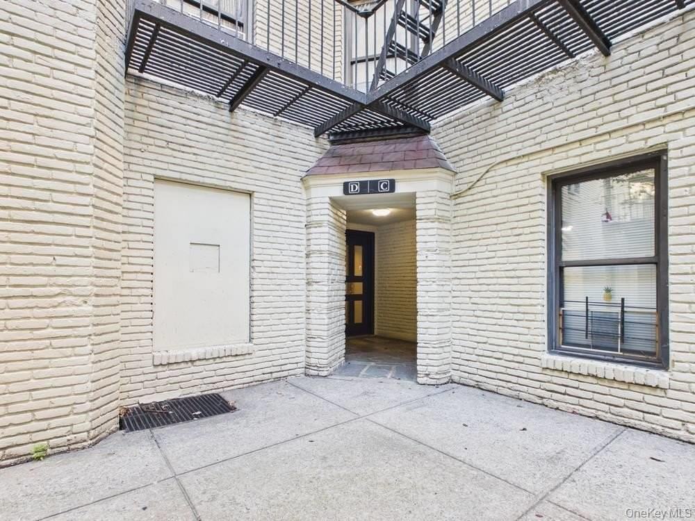 2137 33rd St #3D - Photo 2 of 14