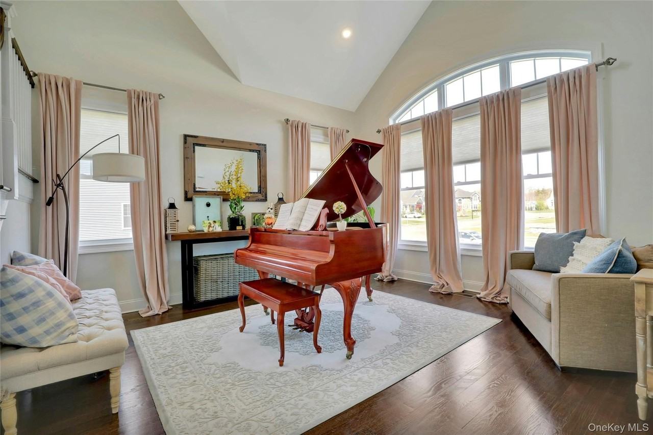27 Country View Ln - Photo 7 of 34