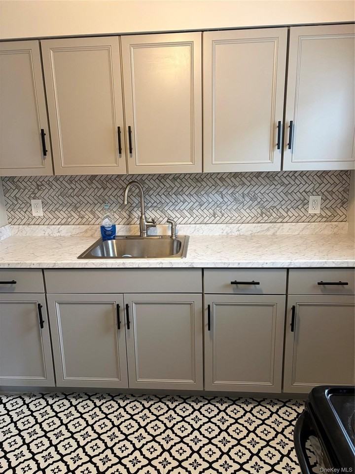 25 Long St - Photo 2 of 4
