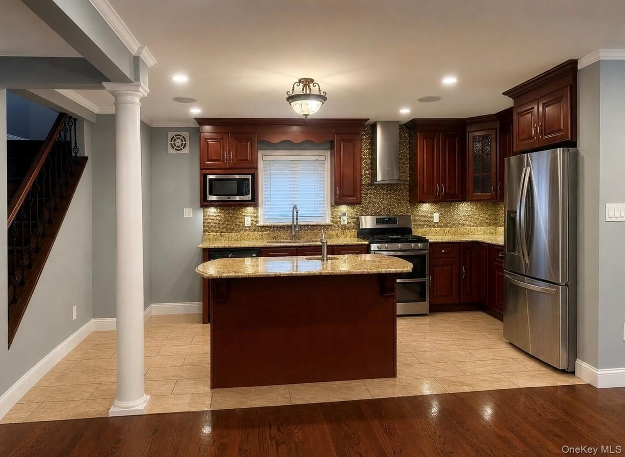 302 Oakford St - Photo 6 of 31