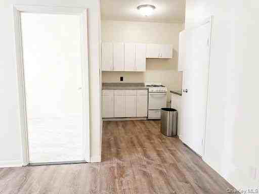 24410 Jericho Tpke - Photo 4 of 7