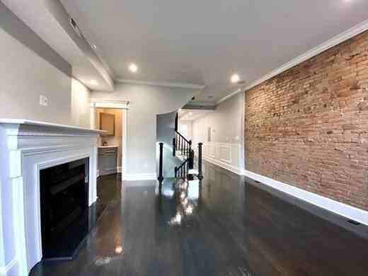 209 Green St #2 - Photo 2 of 13