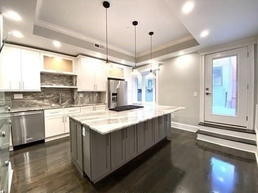 209 Green St #2 - Photo 5 of 13