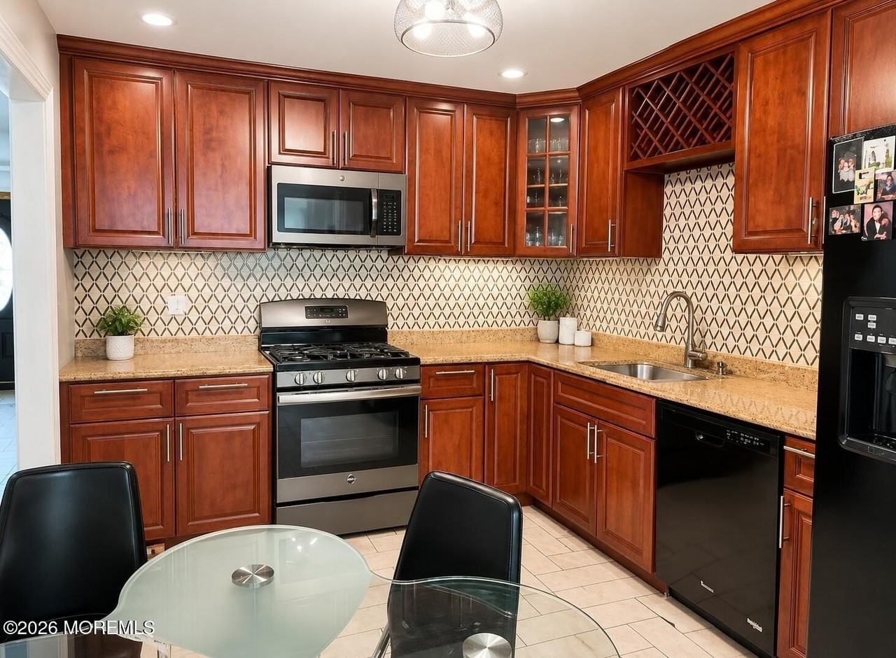 58 Thorne Ln - Photo 7 of 20
