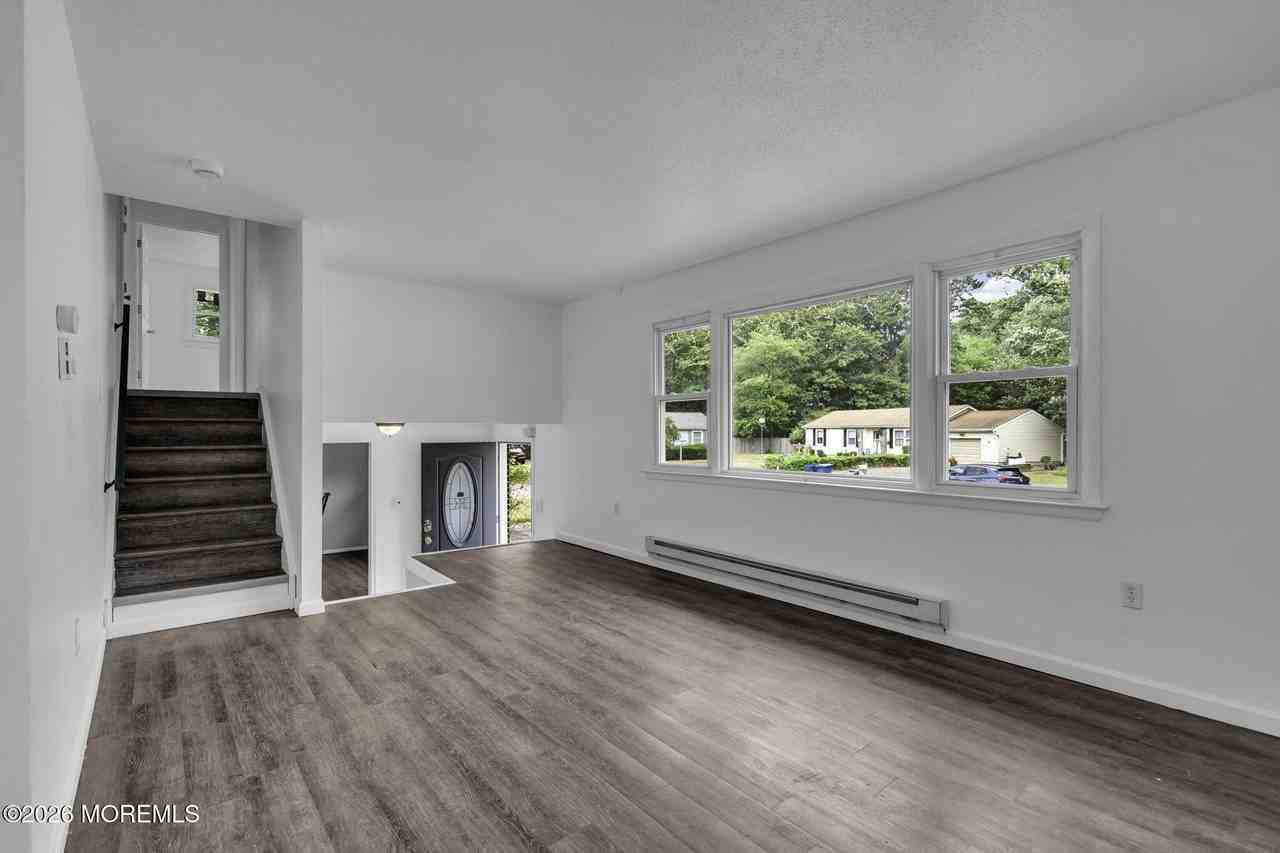 102 Buckhorn Lake Ct - Photo 2 of 14
