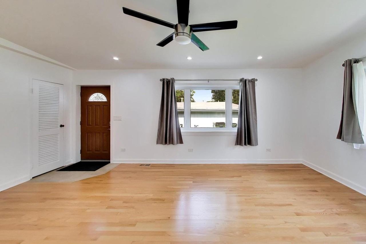4641 Locust Ave - Photo 4 of 27